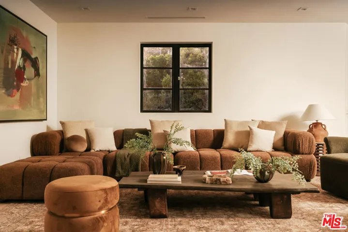 1748 Correa Way, Los Angeles, California 90049