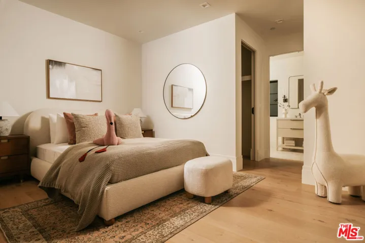 1748 Correa Way, Los Angeles, California 90049