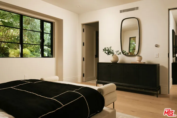 1748 Correa Way, Los Angeles, California 90049