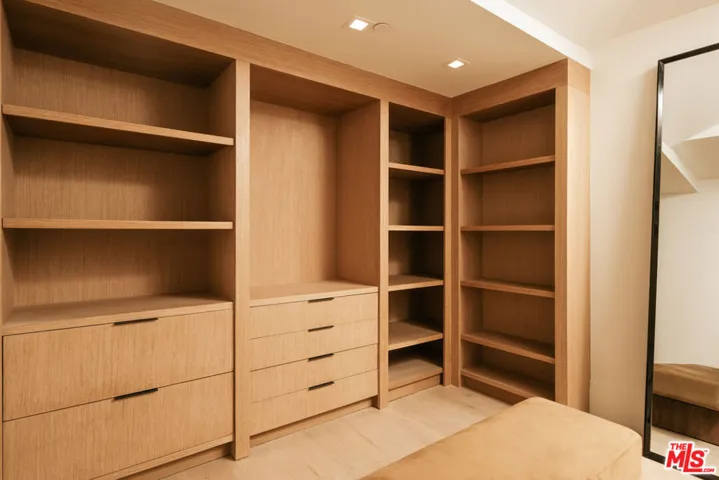 1748 Correa Way, Los Angeles, California 90049