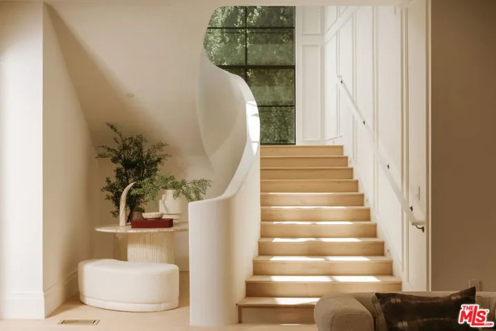 1748 Correa Way, Los Angeles, California 90049