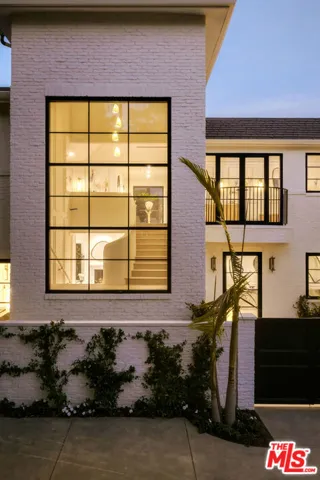1748 Correa Way, Los Angeles, California 90049
