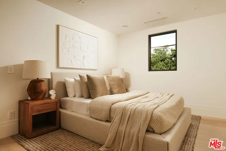 1748 Correa Way, Los Angeles, California 90049
