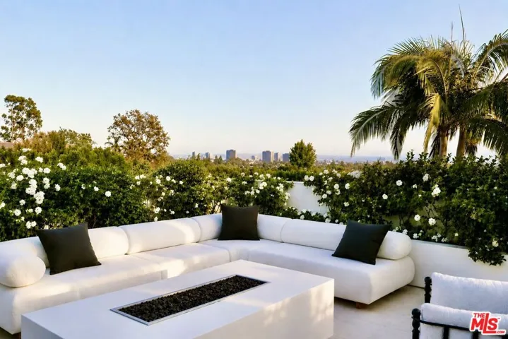 1748 Correa Way, Los Angeles, California 90049
