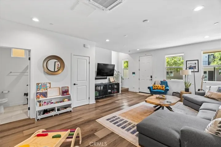 634 Daniel Freemann Cir, Inglewood, California 90301