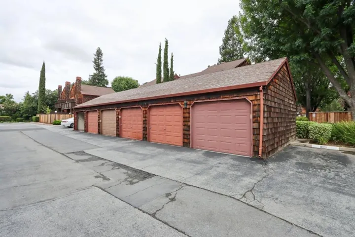 1555 Hecker Pass Road E201, Gilroy, California 95020