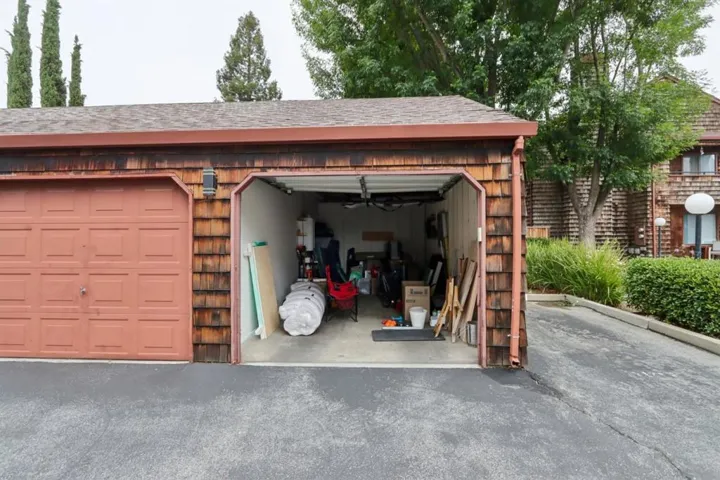 1555 Hecker Pass Road E201, Gilroy, California 95020