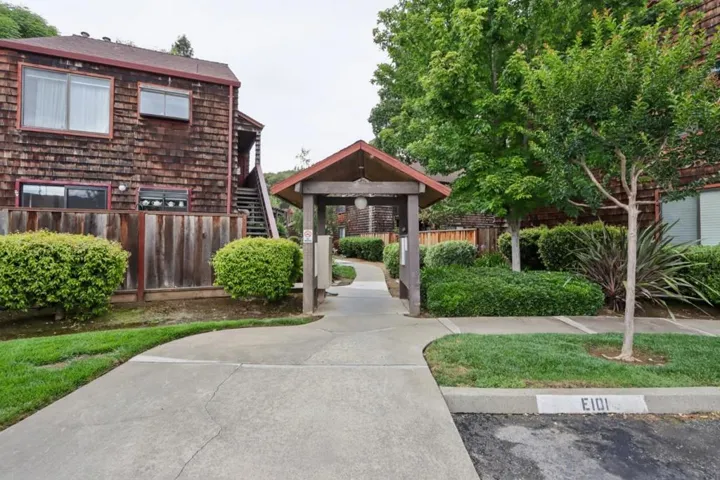 1555 Hecker Pass Road E201, Gilroy, California 95020