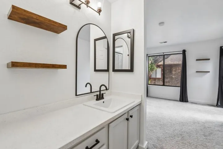 1555 Hecker Pass Road E201, Gilroy, California 95020