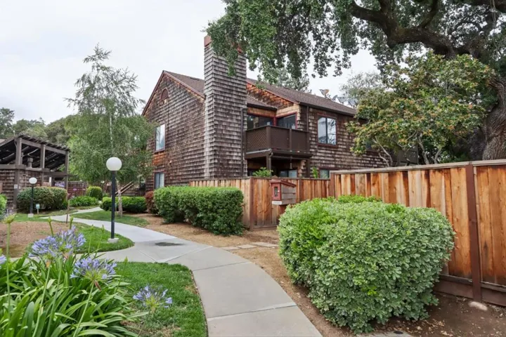 1555 Hecker Pass Road E201, Gilroy, California 95020