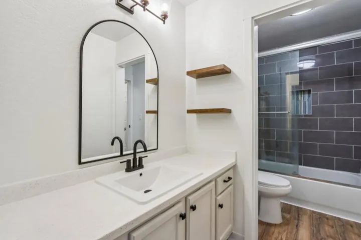 1555 Hecker Pass Road E201, Gilroy, California 95020