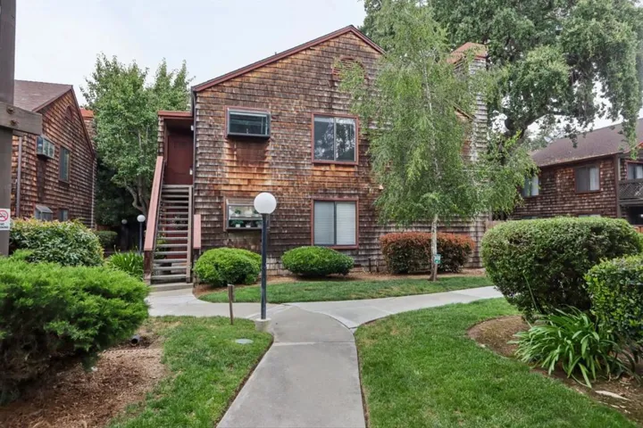 1555 Hecker Pass Road E201, Gilroy, California 95020