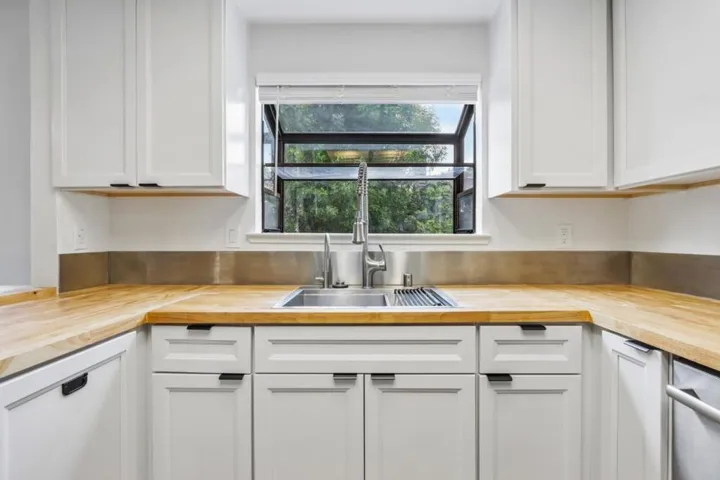 1555 Hecker Pass Road E201, Gilroy, California 95020