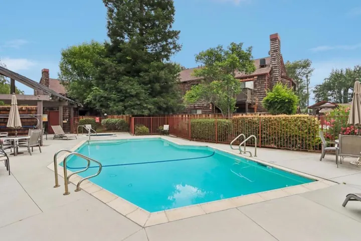 1555 Hecker Pass Road E201, Gilroy, California 95020