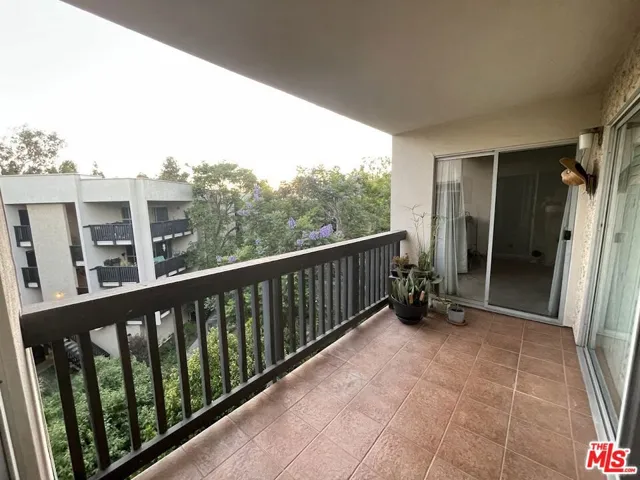 8314 Raintree Circle, Culver City, California 90230
