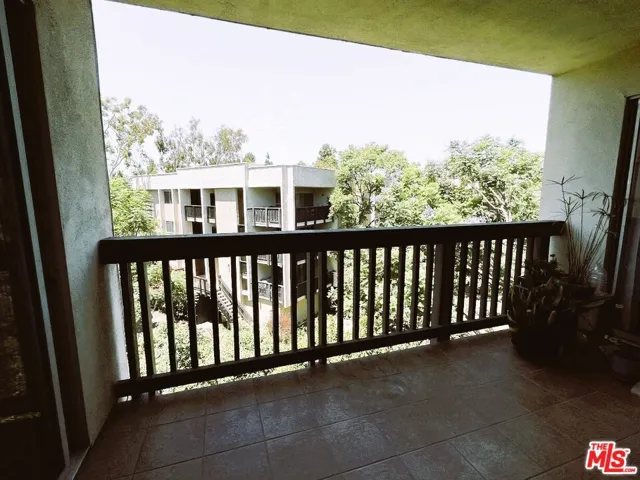 8314 Raintree Circle, Culver City, California 90230