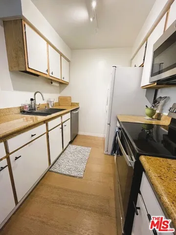 8314 Raintree Circle, Culver City, California 90230
