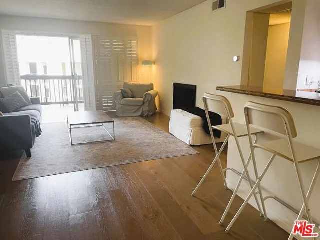 8314 Raintree Circle, Culver City, California 90230