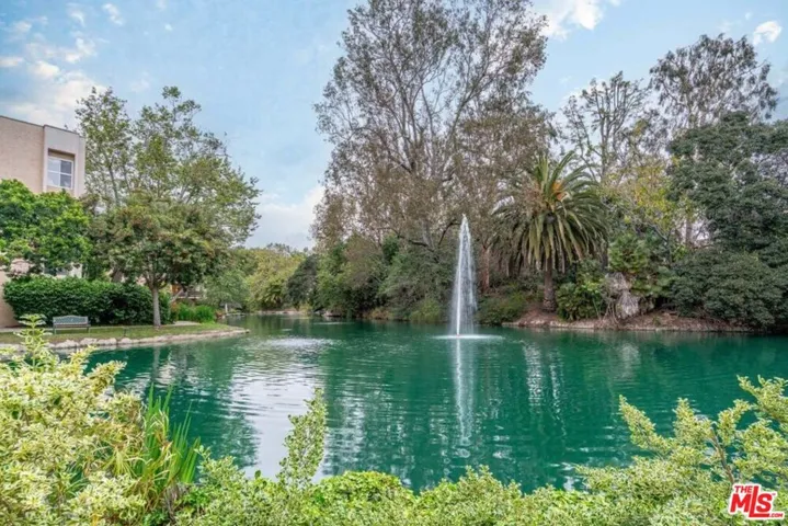 8314 Raintree Circle, Culver City, California 90230