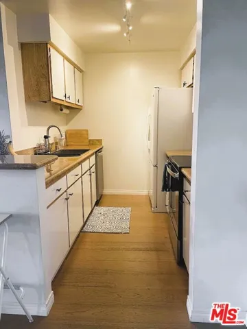 8314 Raintree Circle, Culver City, California 90230
