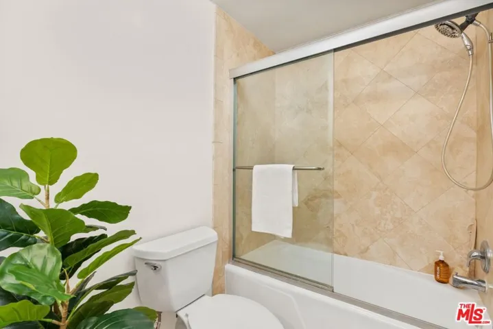 7250 Franklin Avenue 1006, Los Angeles, California 90046