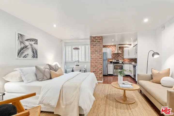 7250 Franklin Avenue 1006, Los Angeles, California 90046