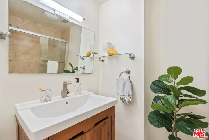 7250 Franklin Avenue 1006, Los Angeles, California 90046