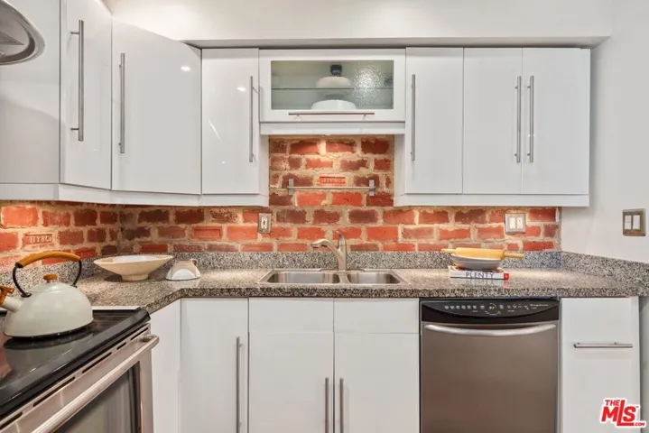 7250 Franklin Avenue 1006, Los Angeles, California 90046