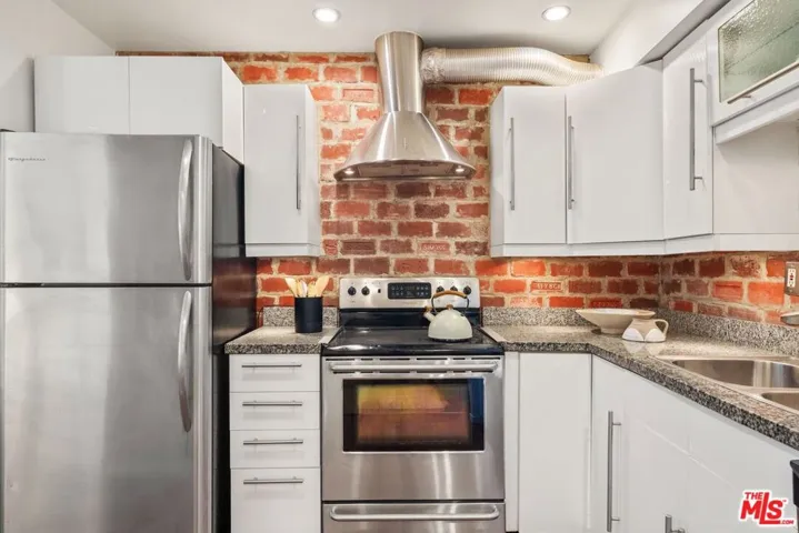 7250 Franklin Avenue 1006, Los Angeles, California 90046
