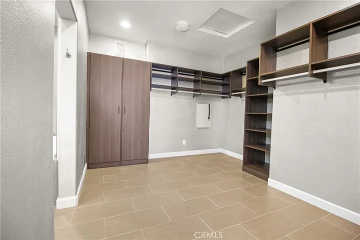 Master Walk In Closet