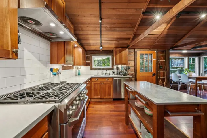 252 Blakewood Way, Redwood City, California 94062