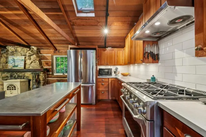 252 Blakewood Way, Redwood City, California 94062