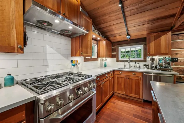 252 Blakewood Way, Redwood City, California 94062