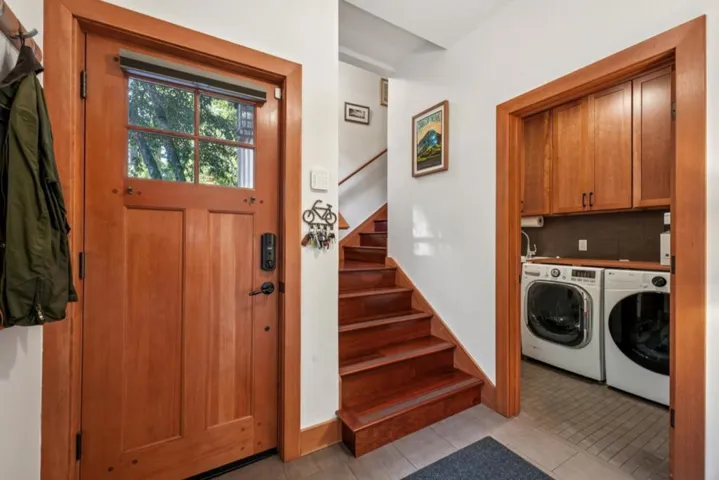 252 Blakewood Way, Redwood City, California 94062