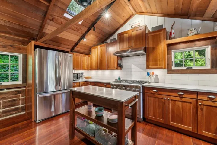 252 Blakewood Way, Redwood City, California 94062
