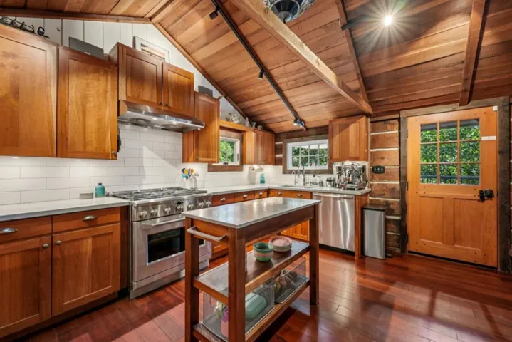 252 Blakewood Way, Redwood City, California 94062