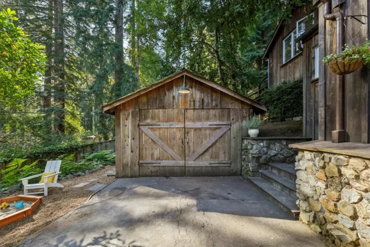 252 Blakewood Way, Redwood City, California 94062