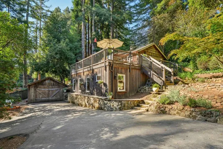 252 Blakewood Way, Redwood City, California 94062