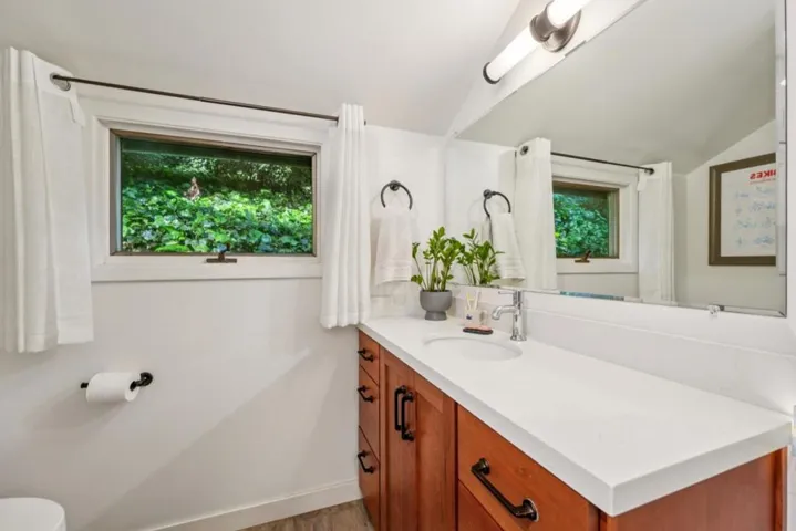 252 Blakewood Way, Redwood City, California 94062
