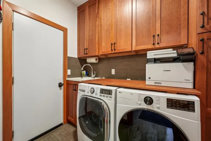 252 Blakewood Way, Redwood City, California 94062