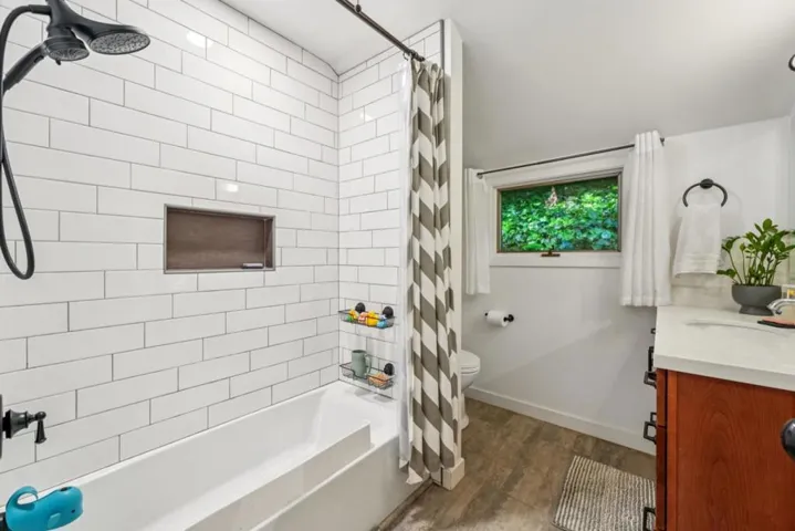 252 Blakewood Way, Redwood City, California 94062
