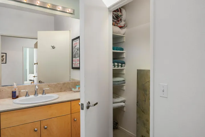 3538 Foothill Ave-21