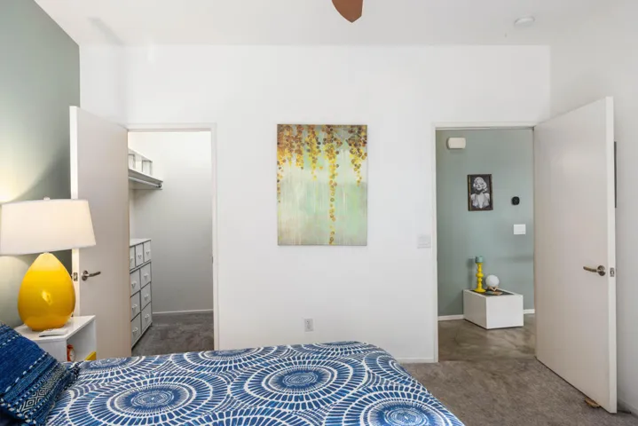 bedroom w closet