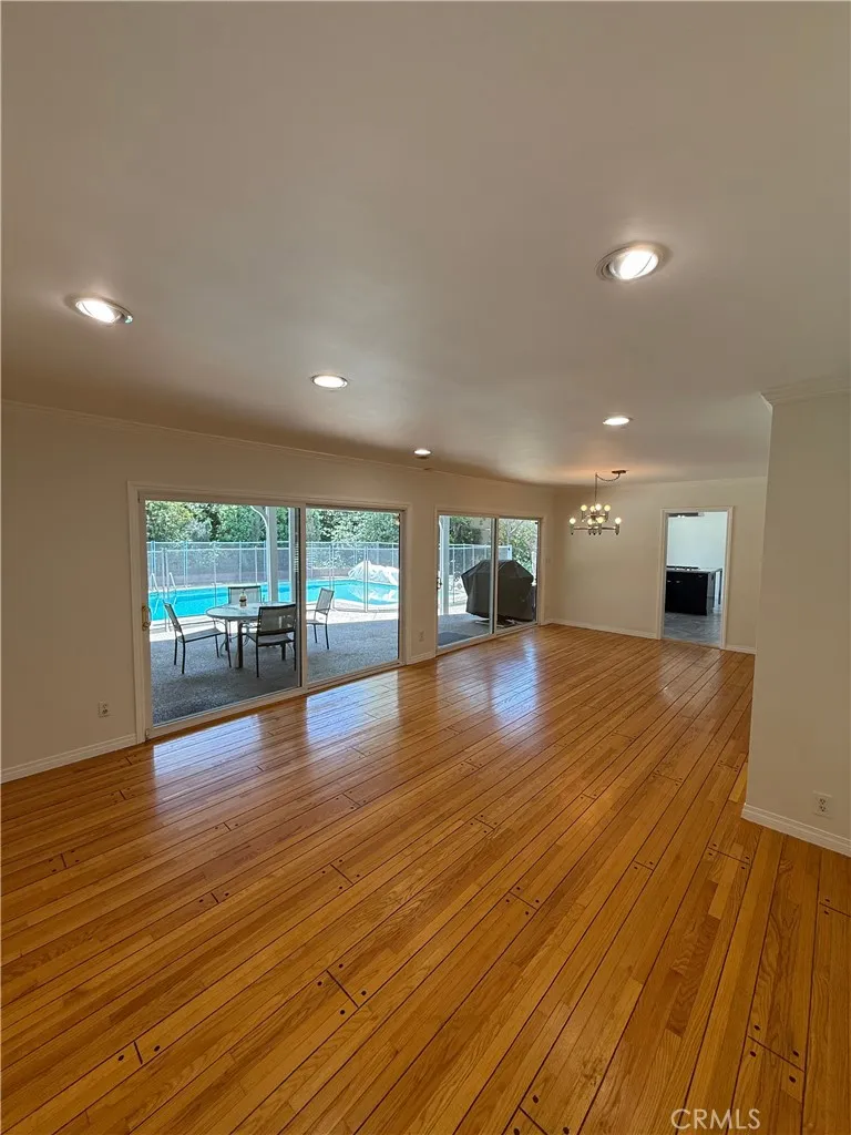 Formal Dining/Living Room Formal Dining/Living Room