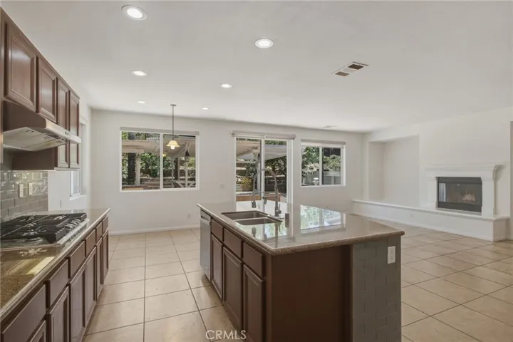 11077 Kalmia Court, Corona, California 92883