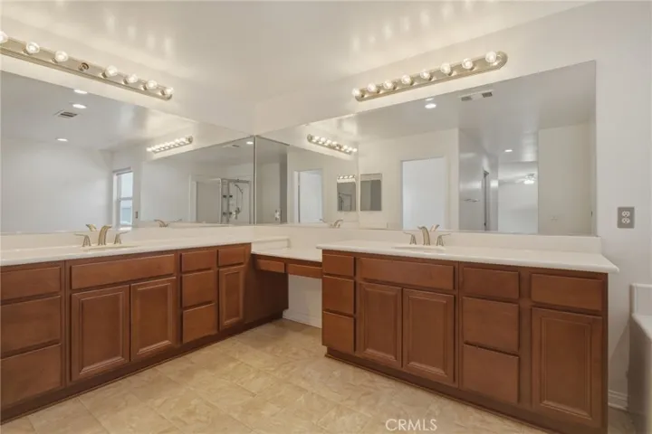 11077 Kalmia Court, Corona, California 92883