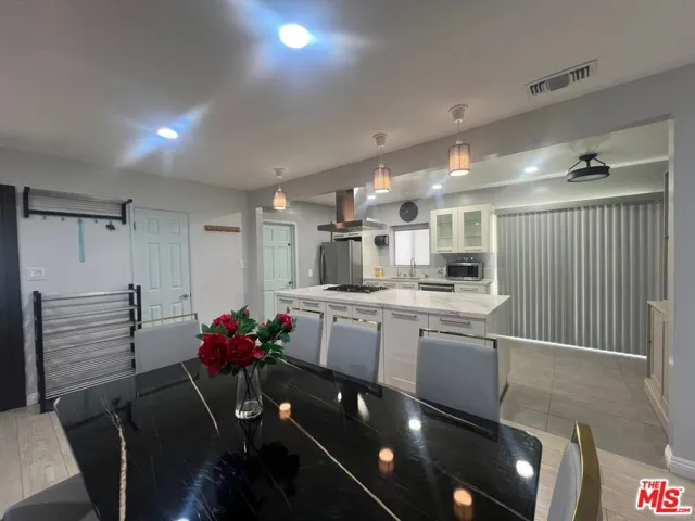 5059 Catalon Avenue, Woodland Hills, California 91364