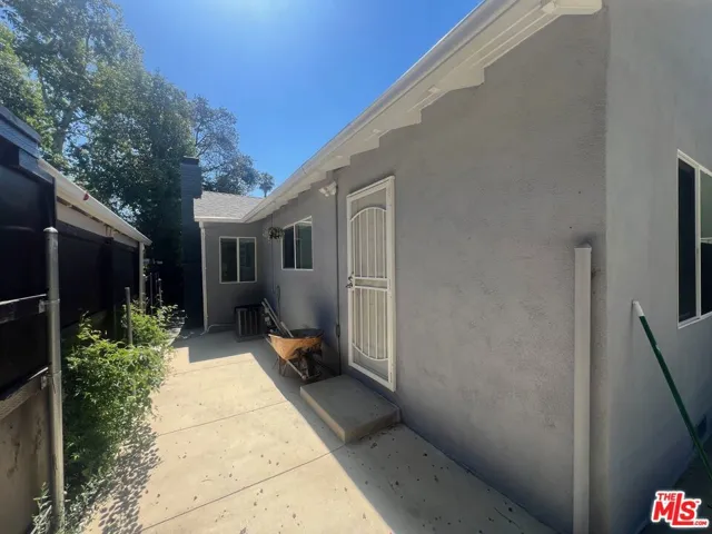 5059 Catalon Avenue, Woodland Hills, California 91364