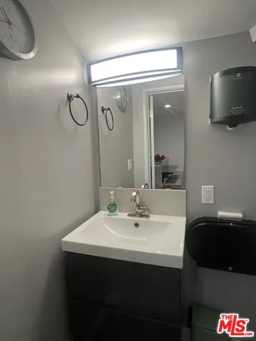 5059 Catalon Avenue, Woodland Hills, California 91364