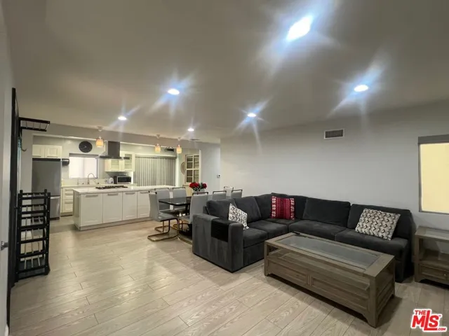 5059 Catalon Avenue, Woodland Hills, California 91364